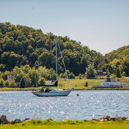 New Listing Beach Bliss 211! Stunning Bay View Traverse City Exterior foto