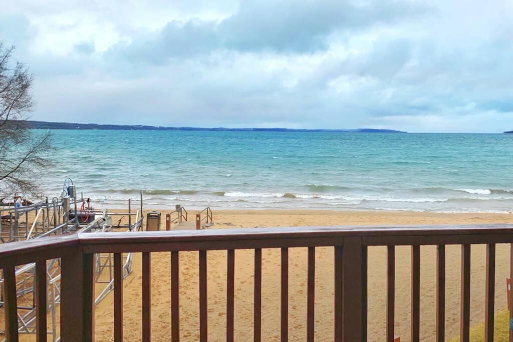 New Listing Beach Bliss 211! Stunning Bay View Traverse City Exterior foto