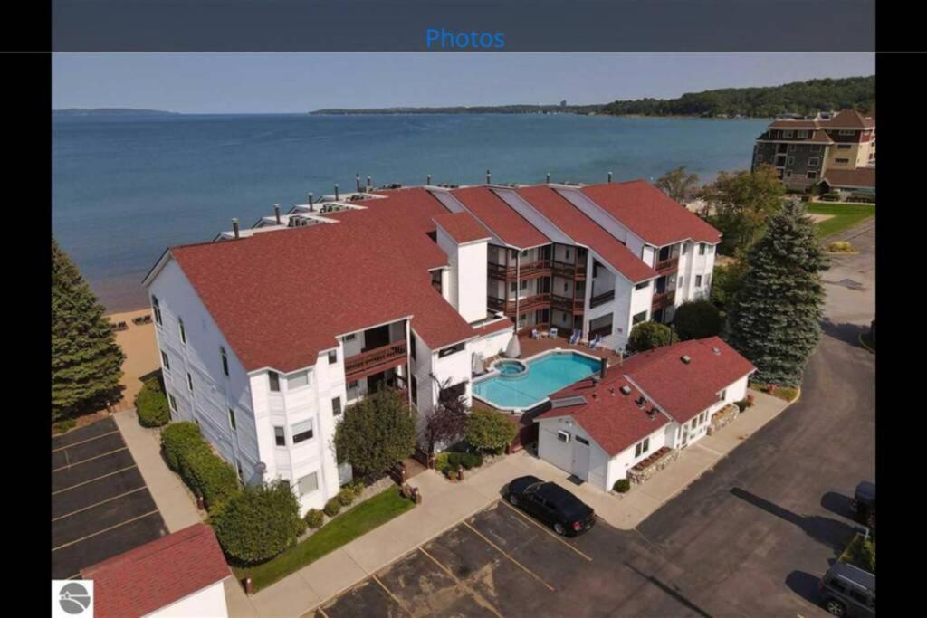 New Listing Beach Bliss 211! Stunning Bay View Traverse City Exterior foto