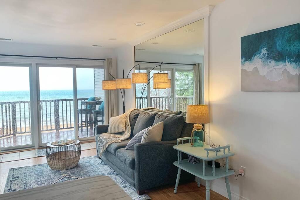 New Listing Beach Bliss 211! Stunning Bay View Traverse City Exterior foto