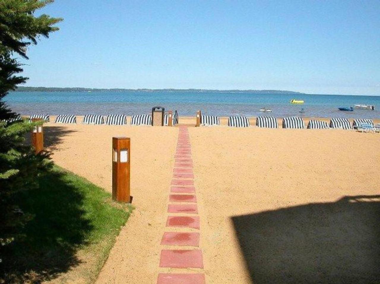 New Listing Beach Bliss 211! Stunning Bay View Traverse City Exterior foto