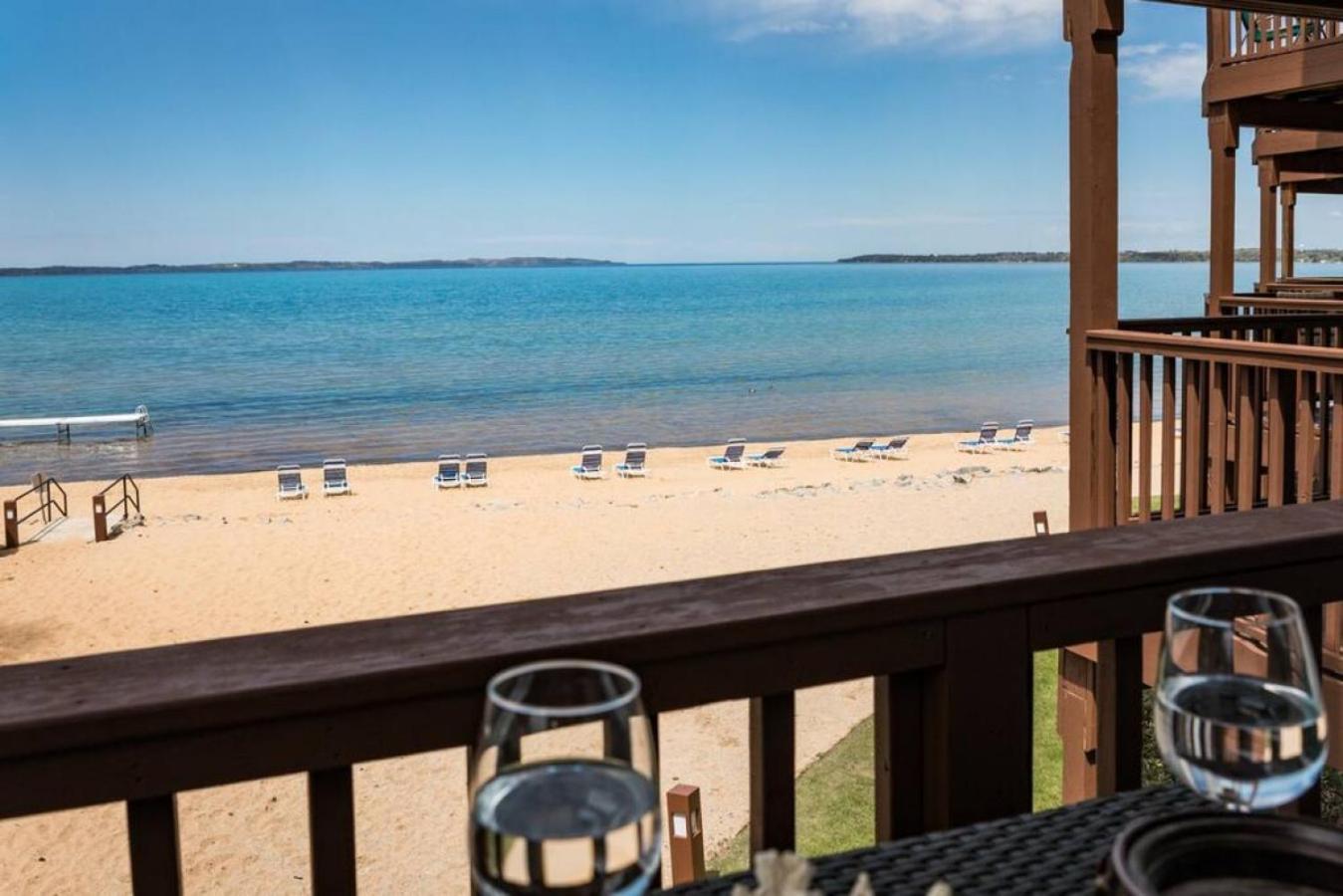 New Listing Beach Bliss 211! Stunning Bay View Traverse City Exterior foto