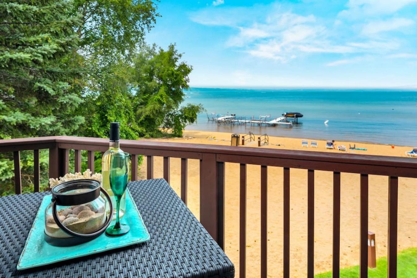 New Listing Beach Bliss 211! Stunning Bay View Traverse City Exterior foto