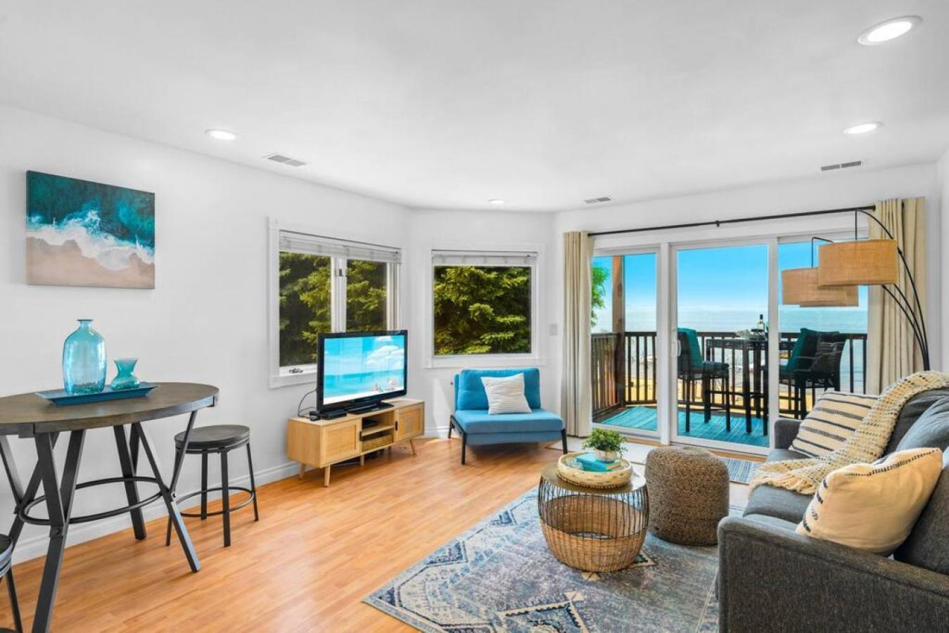 New Listing Beach Bliss 211! Stunning Bay View Traverse City Exterior foto
