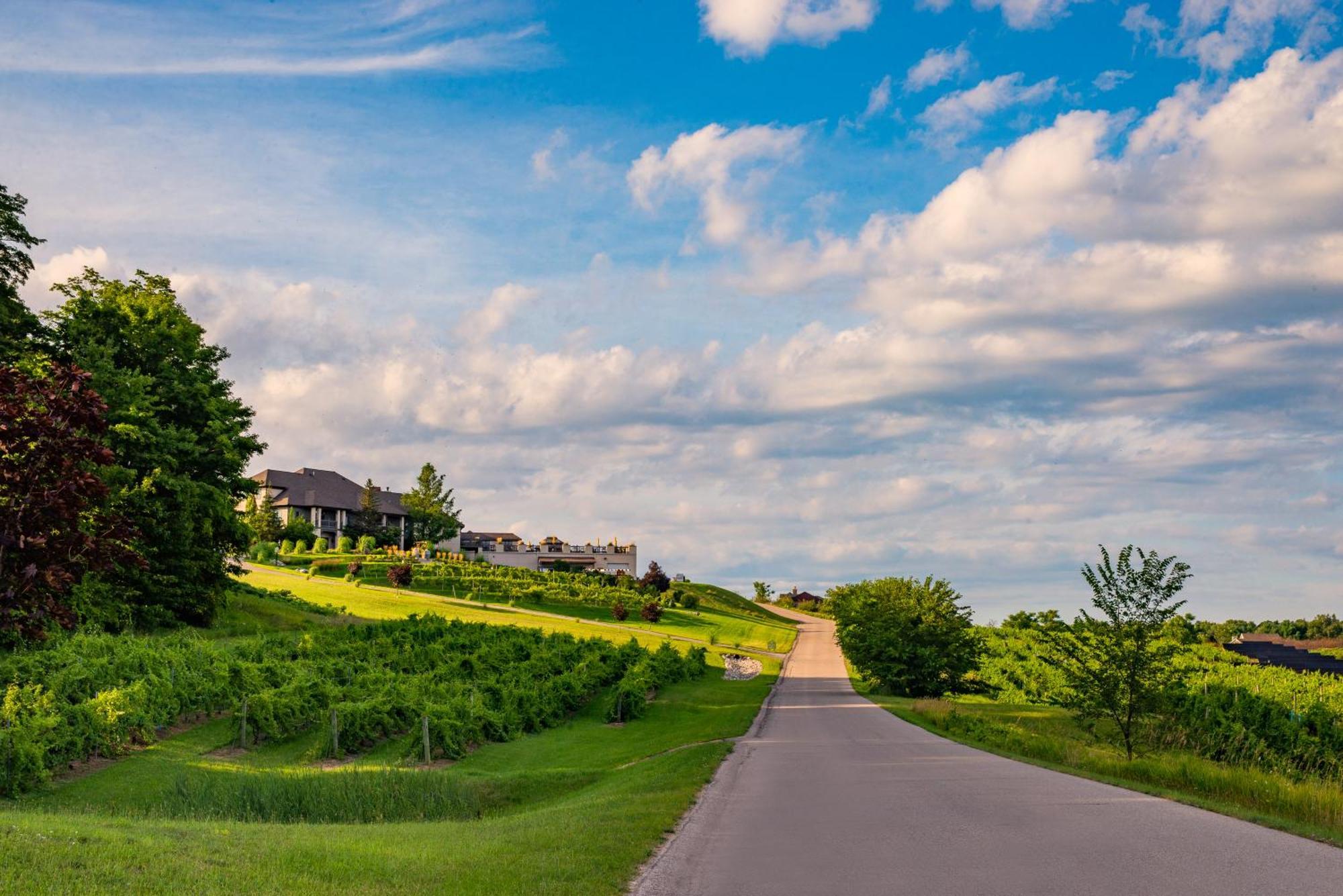New Listing Beach Bliss 211! Stunning Bay View Traverse City Exterior foto
